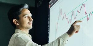 Read more about the article Investor Insights: The Role of FintechZoom’s GME Stock Analysis