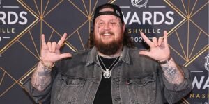 Read more about the article Jelly Roll Stuns Fans with Clean-Shaven Look After Major Weight Loss