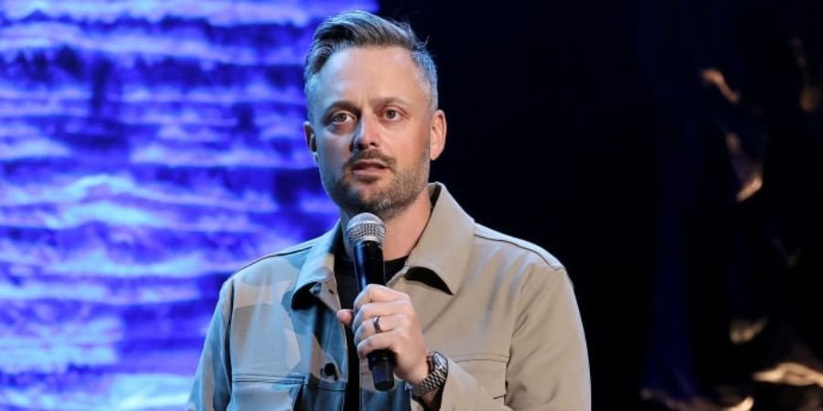 You are currently viewing Nate Bargatze Breaks Attendance and Revenue Records at ExtraMile Arena