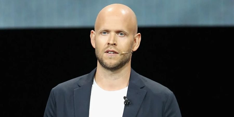 Spotify Forecasts Profit Above Estimates as Founder Daniel Ek Takes New Role